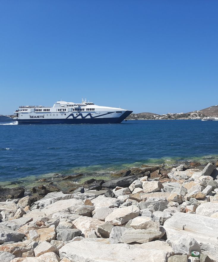 Ferry naar Paros